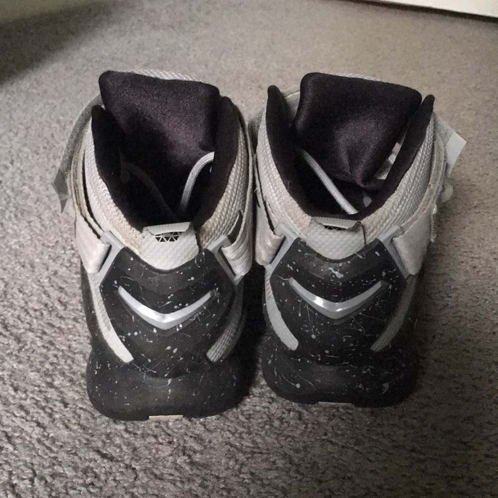 Shoes - Picture 2 of 3